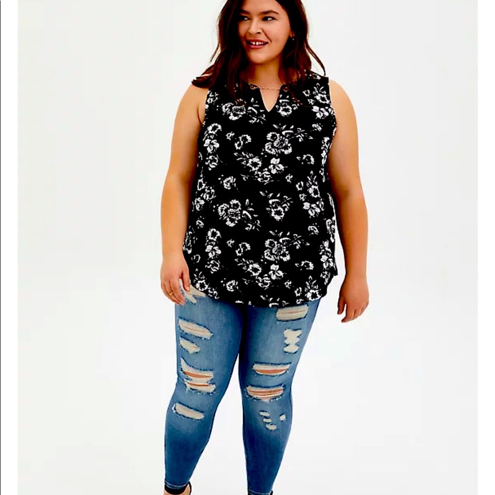 NWT new with tags 3X Torrid black and white flower top